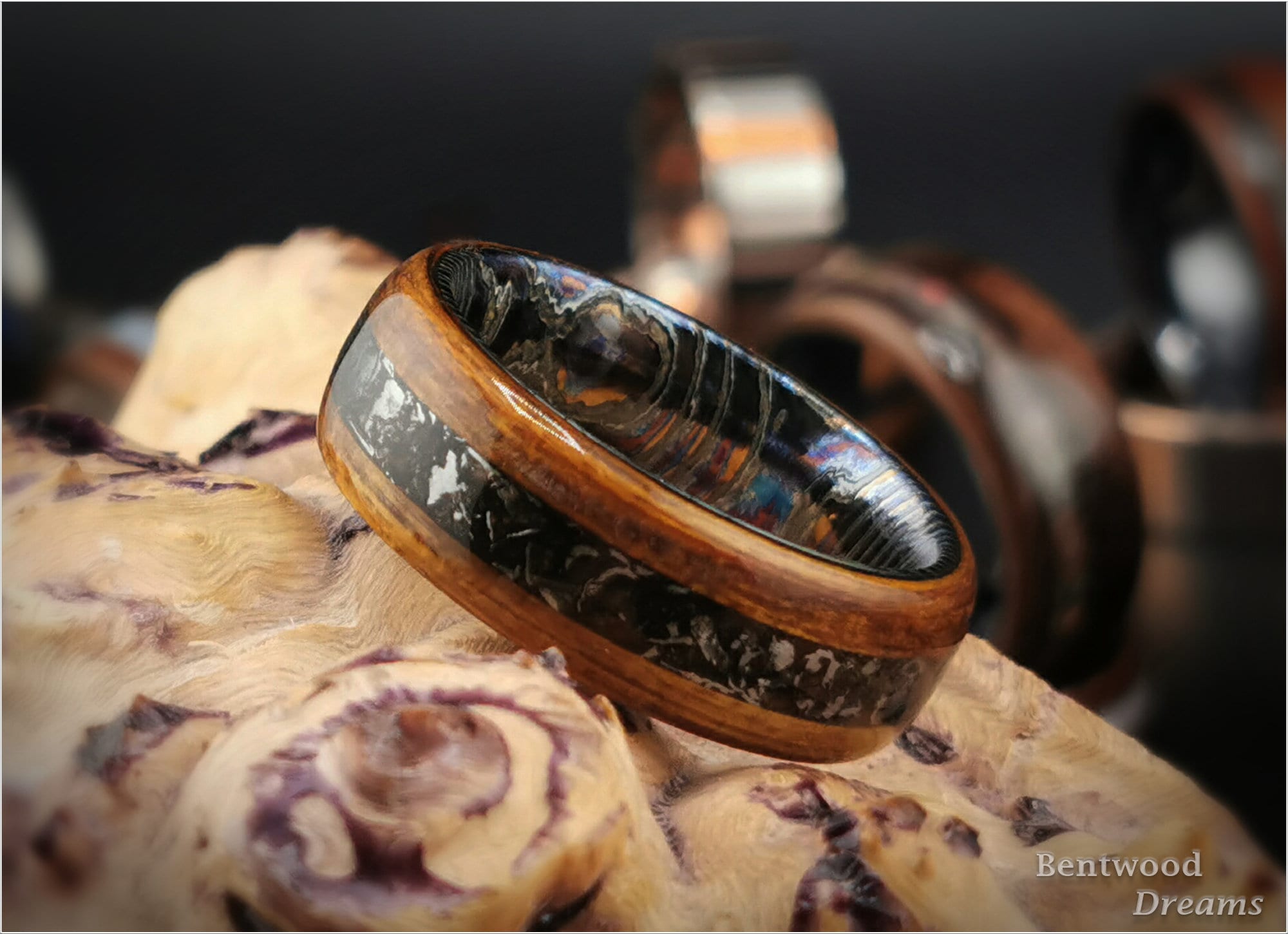 Bentwood Ring: Ako, inlaid Aletai Meteorite, Zircuti core - wood ring