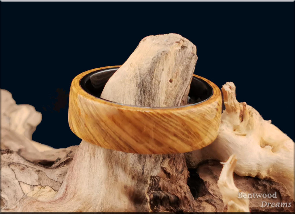 Bentwood Ring: Cerejeira, Polished Black Ceramic core