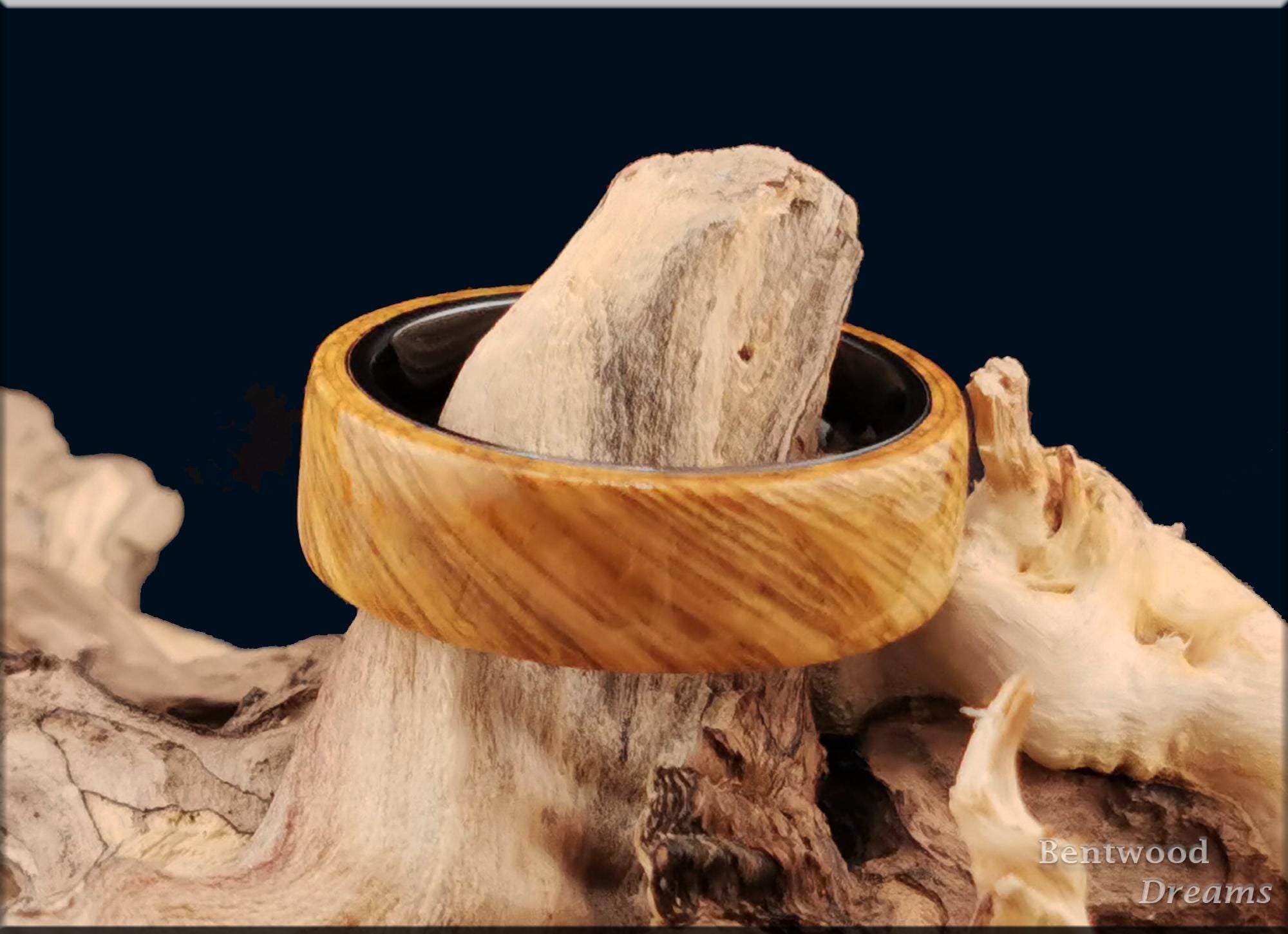 Bentwood Ring: Cerejeira, Polished Black Ceramic core